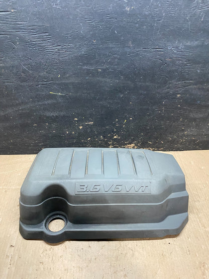 2007 to 2012 GMC Acadia 3.6L VVT Engine Cover Shield U0261 DG0