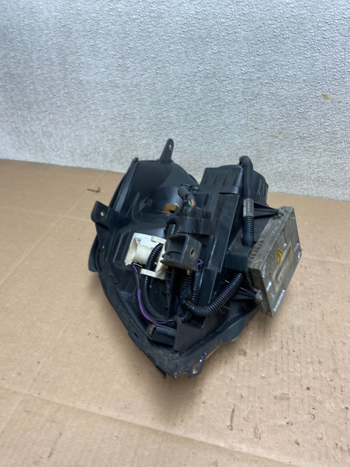 2006 to 2011 Cadillac DTS Right Passenger RH Side Xenon Hid Headlight OEM Y10069
