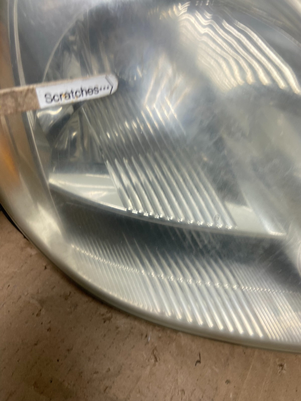 2004-2005 Toyota Sienna Right Passenger Halogen Headlight AB6538 DW3