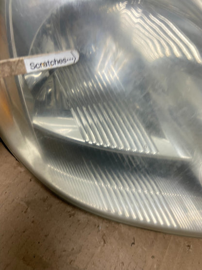 2004-2005 Toyota Sienna Right Passenger Halogen Headlight AB6538 DW3