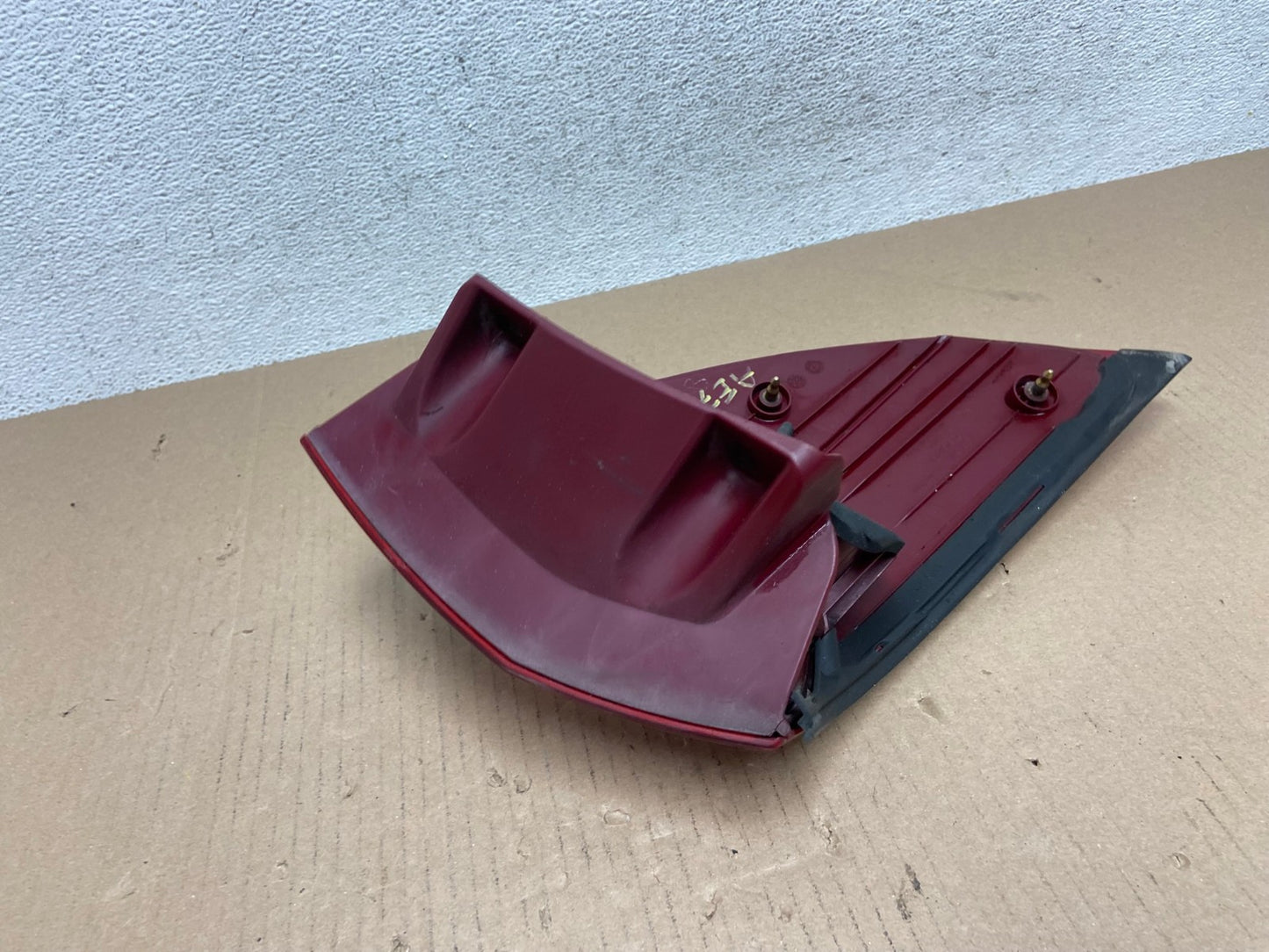 2004-2005 Toyota Sienna Right Passenger Rh Side Tail Light AE7230 LK3