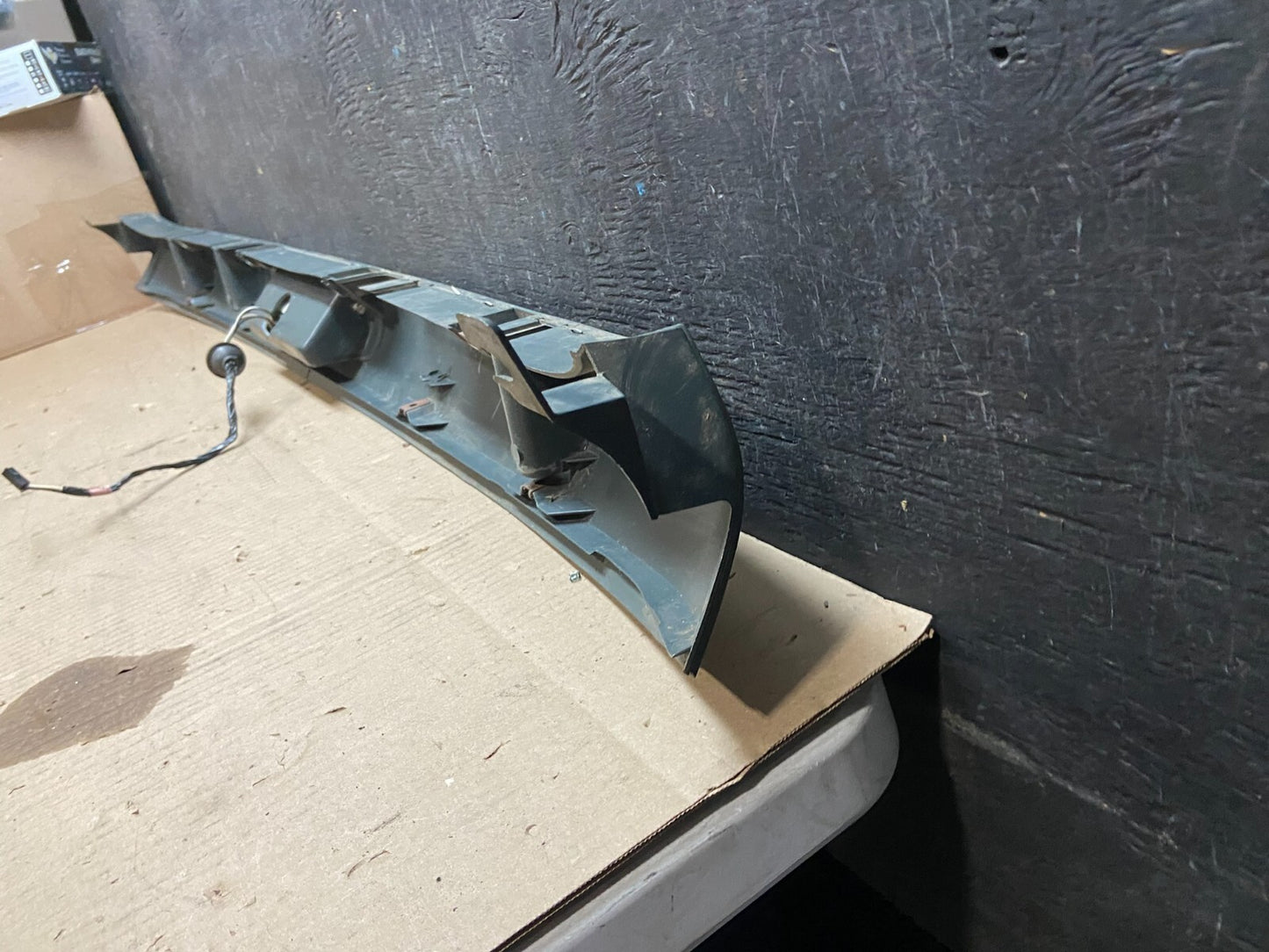 1996 to 2002 Chevrolet Express 3rd Third Brake Light Trim Spoiler i7505 DG5