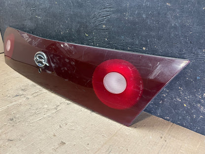 2000-2004 Chevrolet Impala Rear Trunk Center Finish Panel Tail Light Z5901 DG2