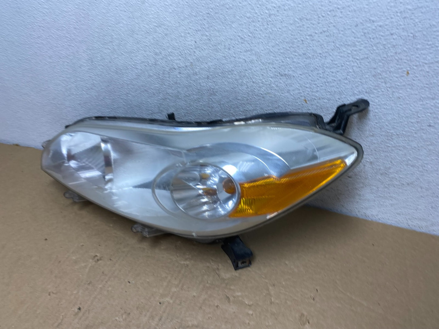2009 to 2014 Toyota Matrix Left Driver LH Side Halogen Headlight AF7366 DW1