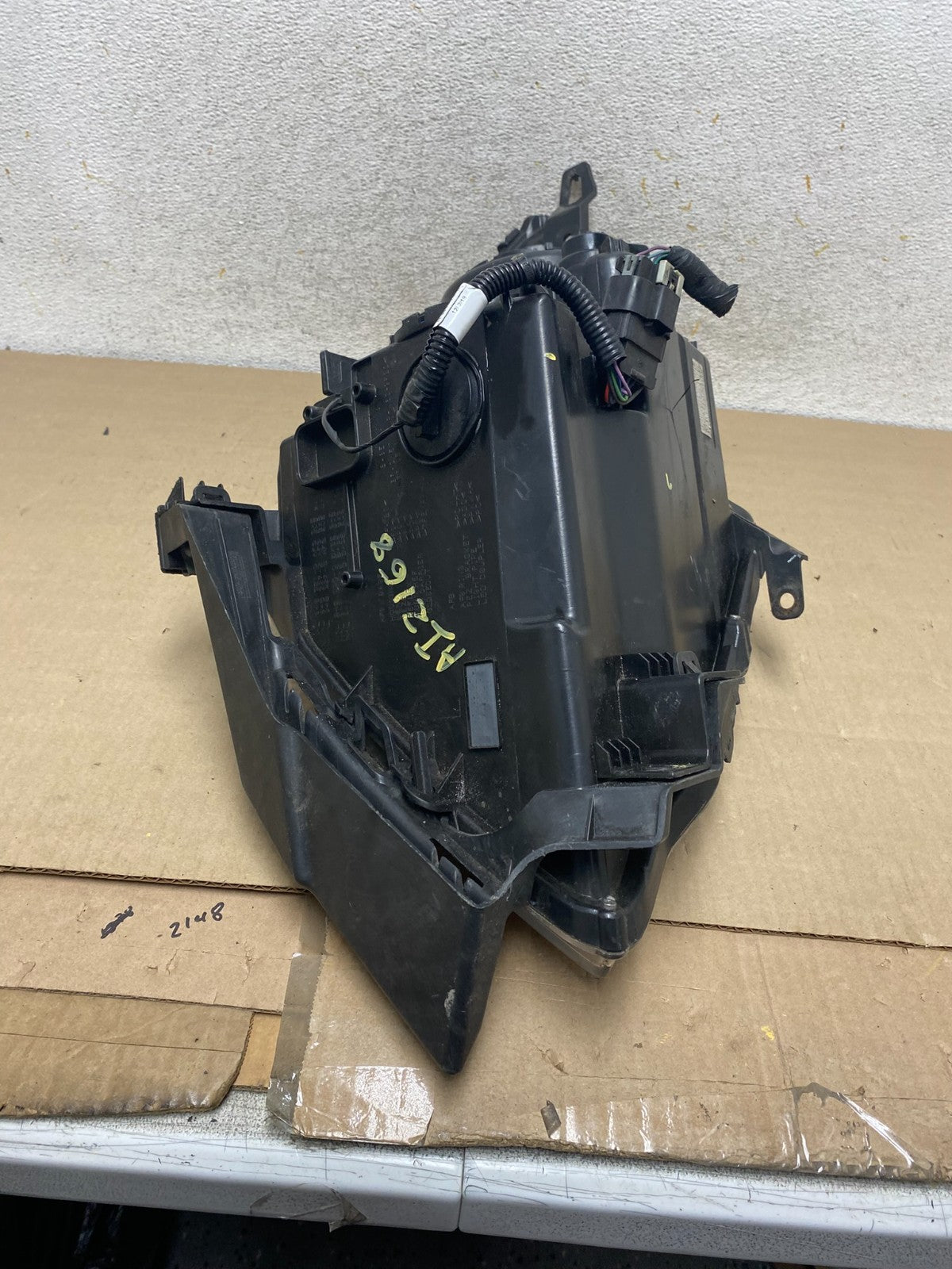 Halogen 2010 to 2016 Cadillac SRX Left Driver LH Side Headlight AI2168 DW5