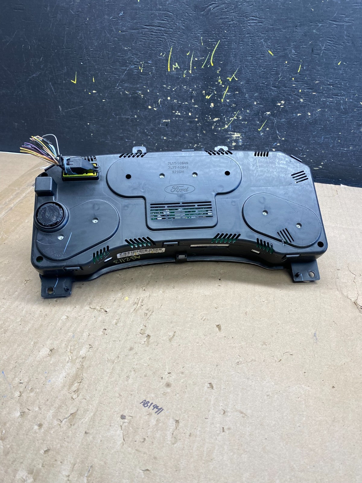 2010 2011 Ford  Expedition Speedometer Cluster Gauge Oem ab2113 DG5