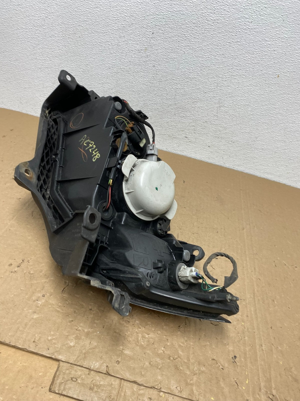 2008-2009 Subaru Legacy Right Passenger Rh Side Headlight Halogen AC7248 DW7