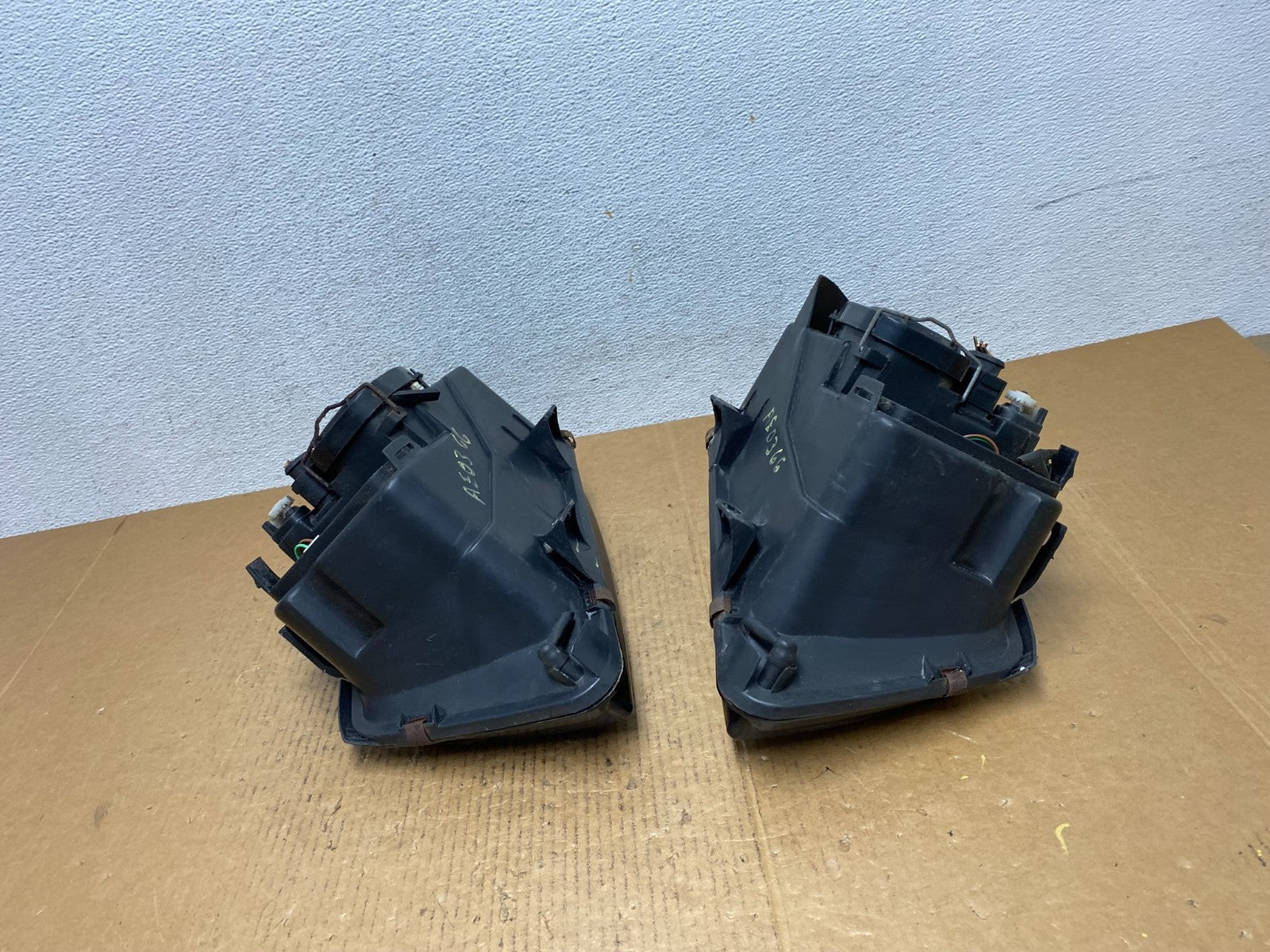 1999 to 2004 Volkswagen Jetta Left+Right Headlights AE0366 DG10