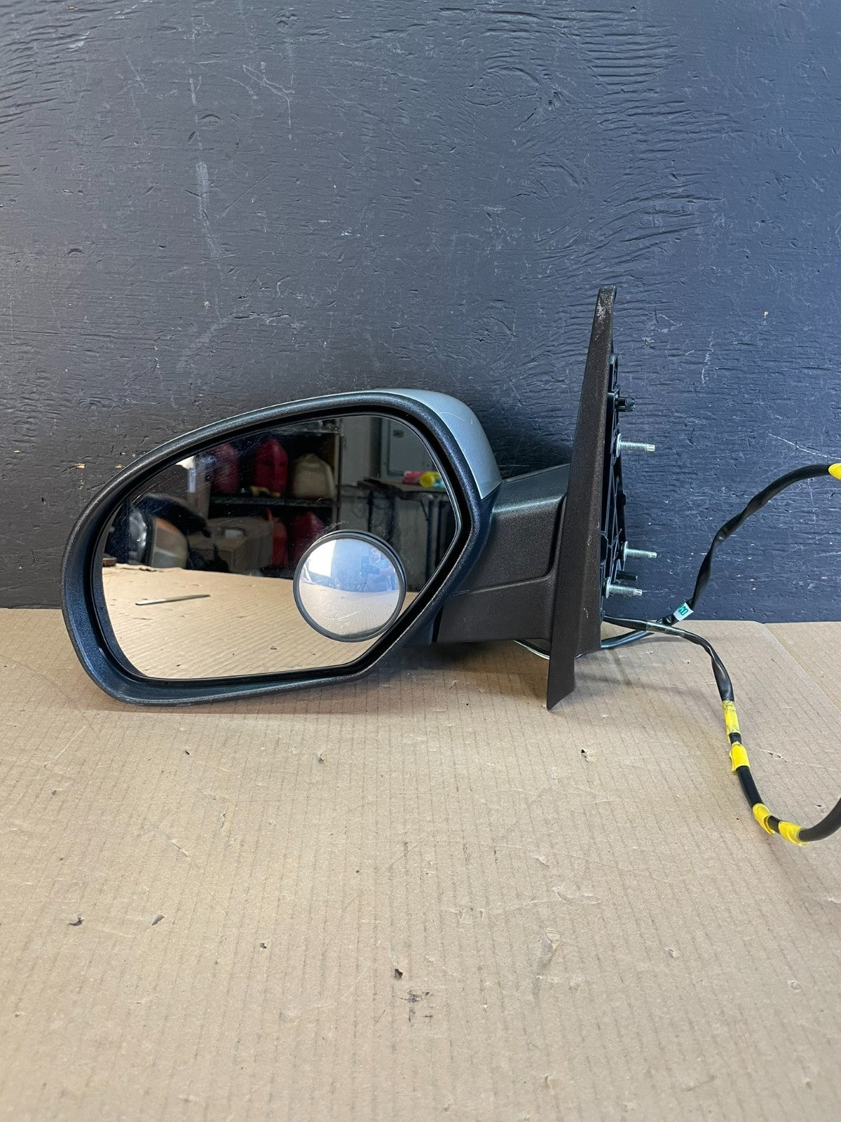 2007 to 2013 Chevrolet Tahoe Silverado Suburban Left Driver Mirror AE3692 DG9