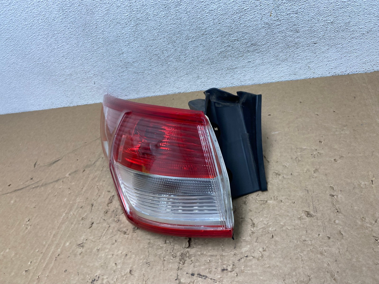 2013 to 2016 Ford Escape Left Driver LH Side Tail Light AG1376 LK1