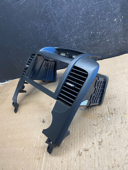 2006-2012 Hyundai Entourage Sedona Center Radio Clock Bezel Air Vent AE1975 DG2