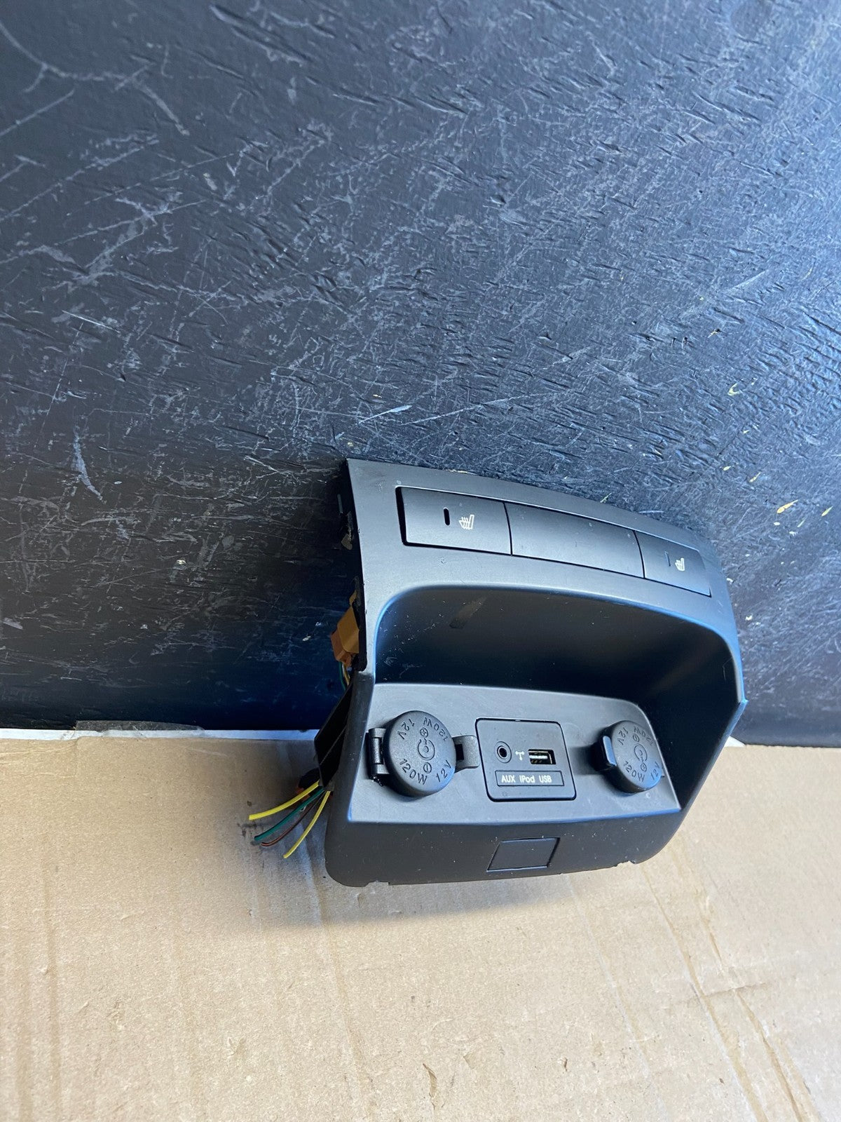2011-2013 Kia Sorento Center Seat Heater Switches Aux USB Power Outlet AE1691 DG1