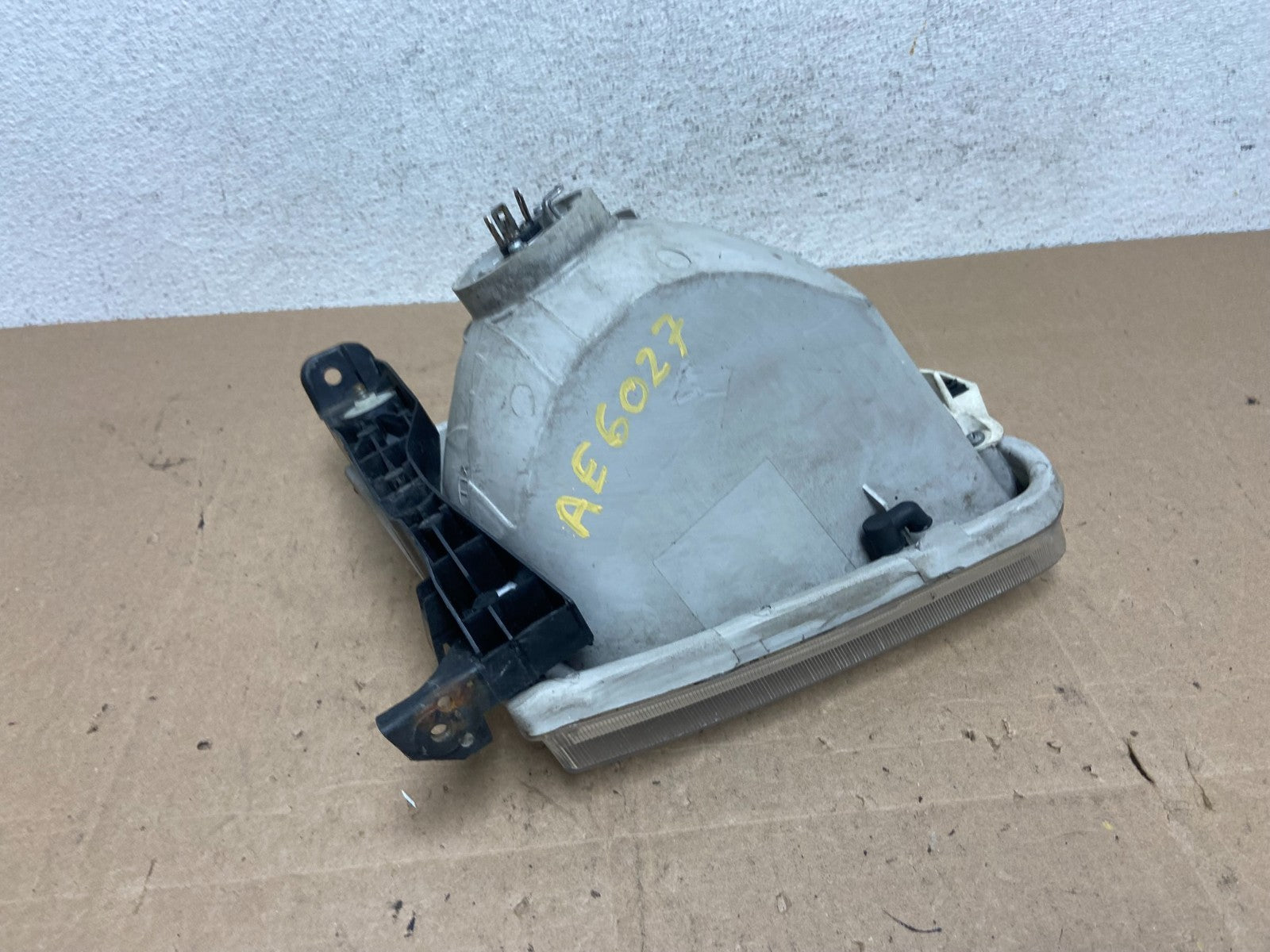 2000 - 2004 Toyota Tundra Left Driver LH Side Halogen Headlight AE6027 DW6