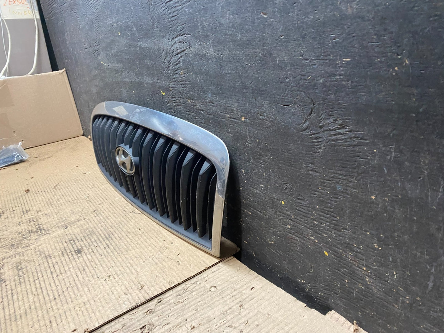 2001 to 2005 Hyundai Sonata Front Upper Grille Grill Bumper OEM V9466 DG1