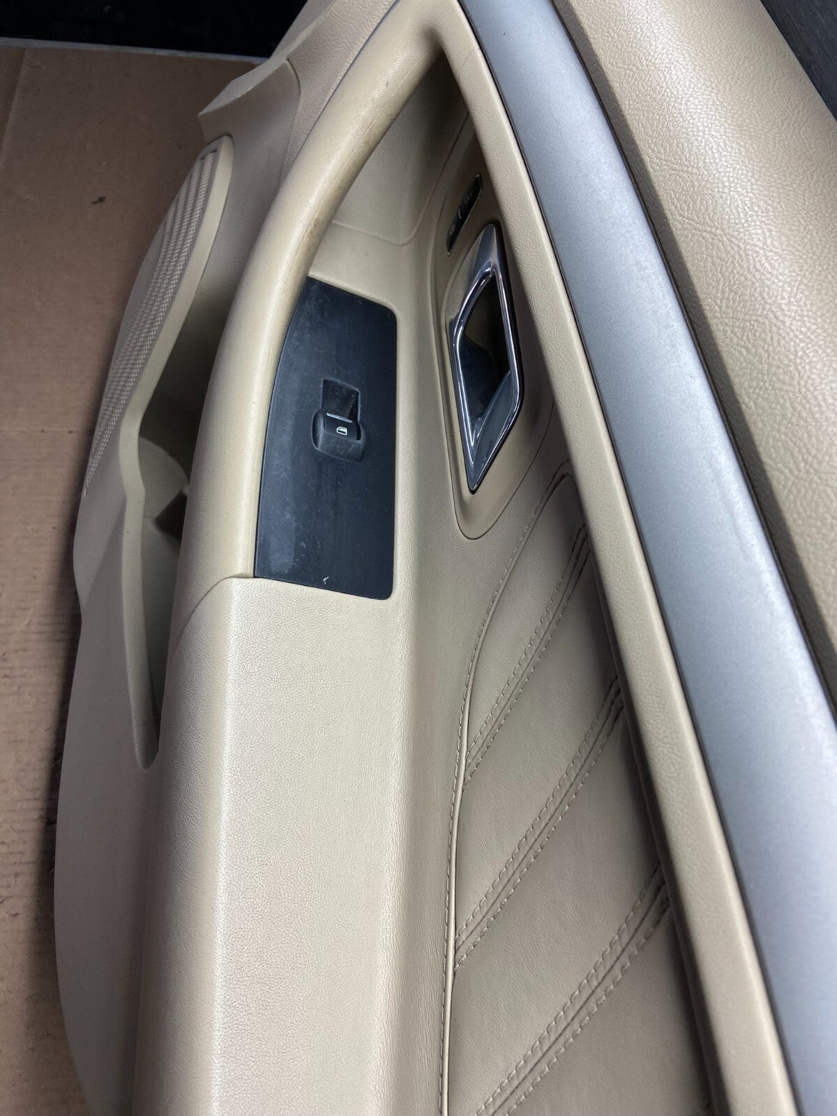 2013 to 2019 Ford Taurus Front Right Passenger Side Door Trim Panel OEM C2223 DG3