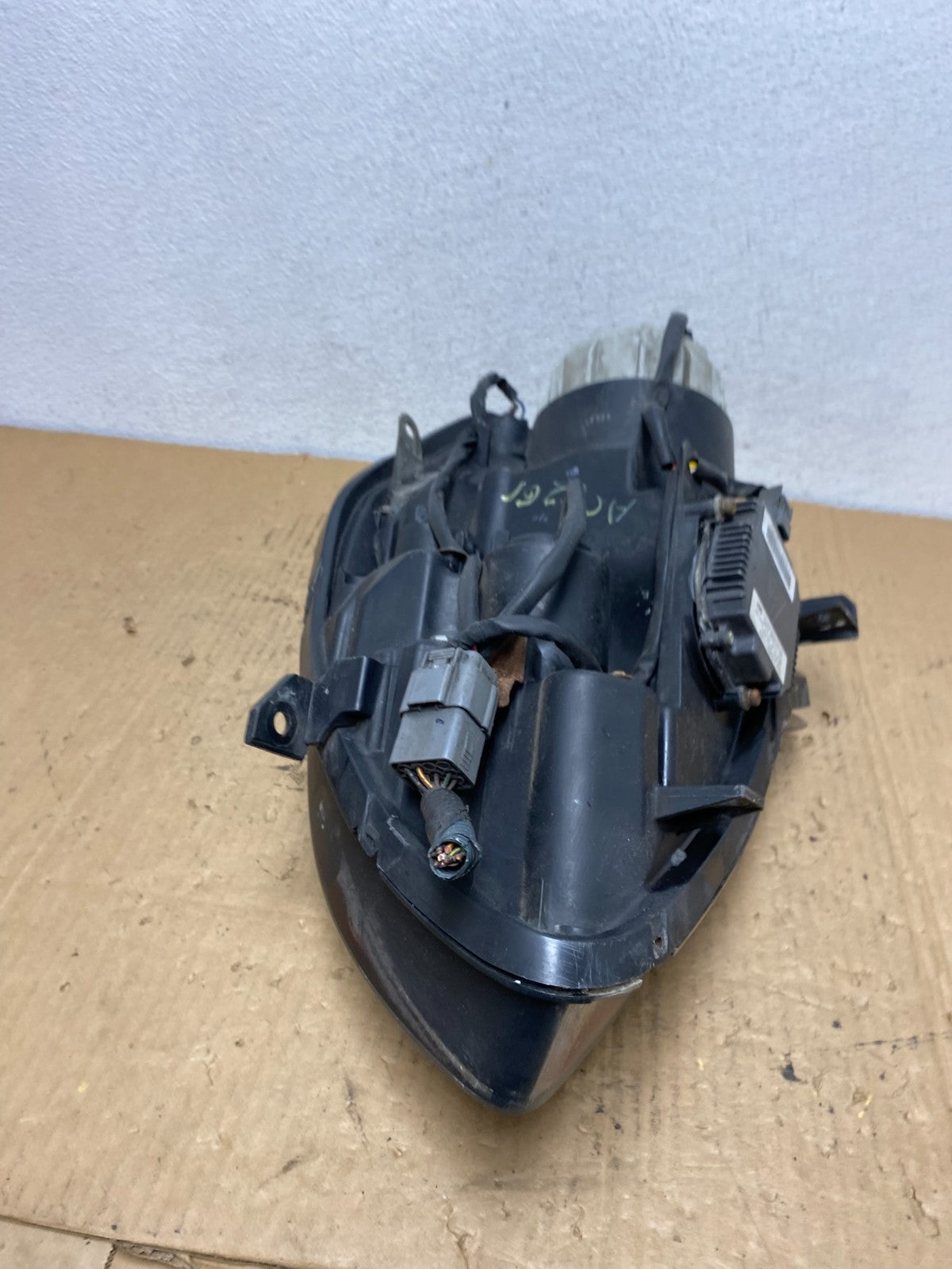 2004 2005 2006 Nissan Maxima Right Passenger Side Headlight Xenon HID AC8261 DW8