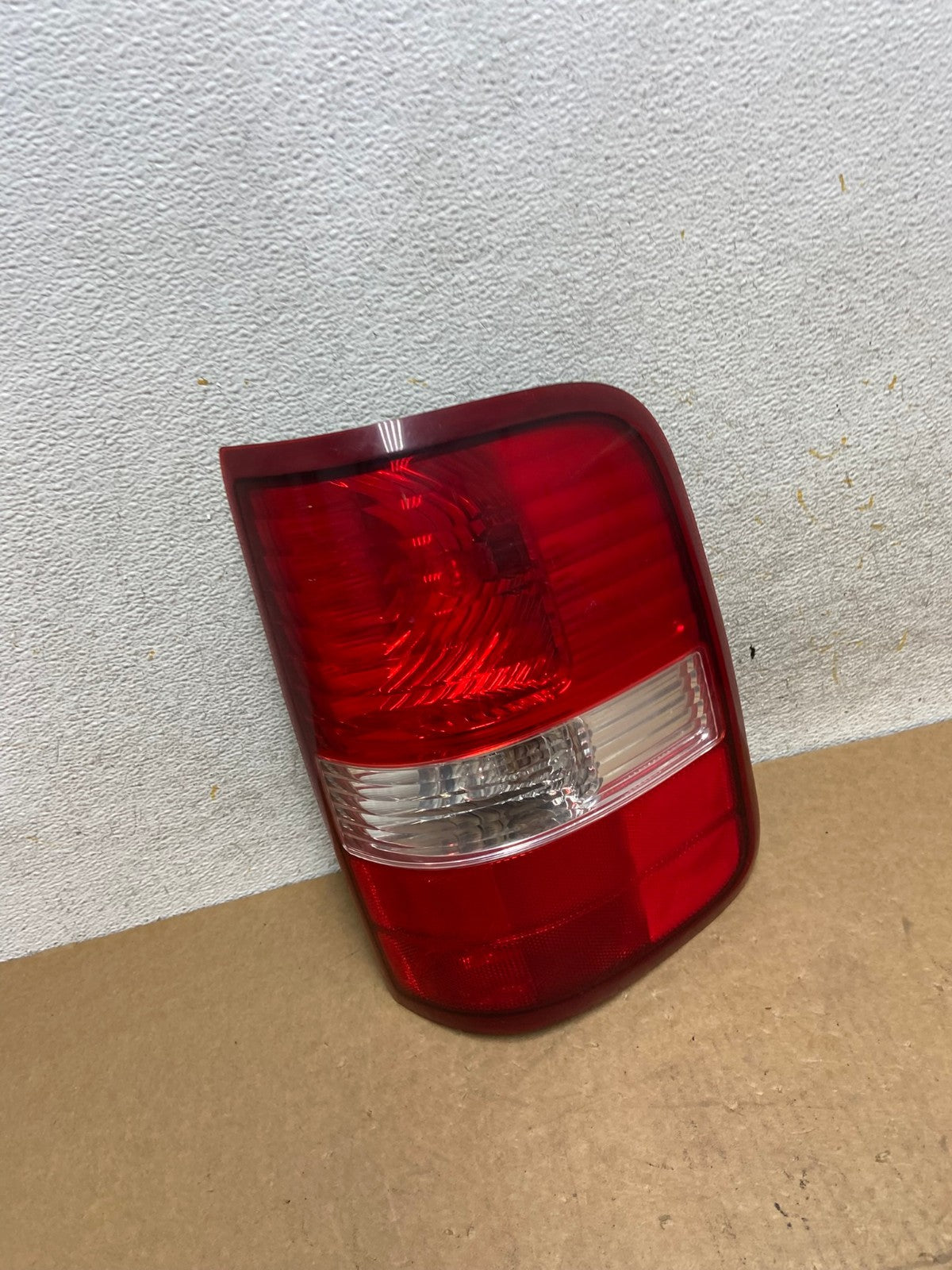 2004 to 2008 Ford F150 F-150 Right Passenger RH Side Tail Light AI3325 LK2