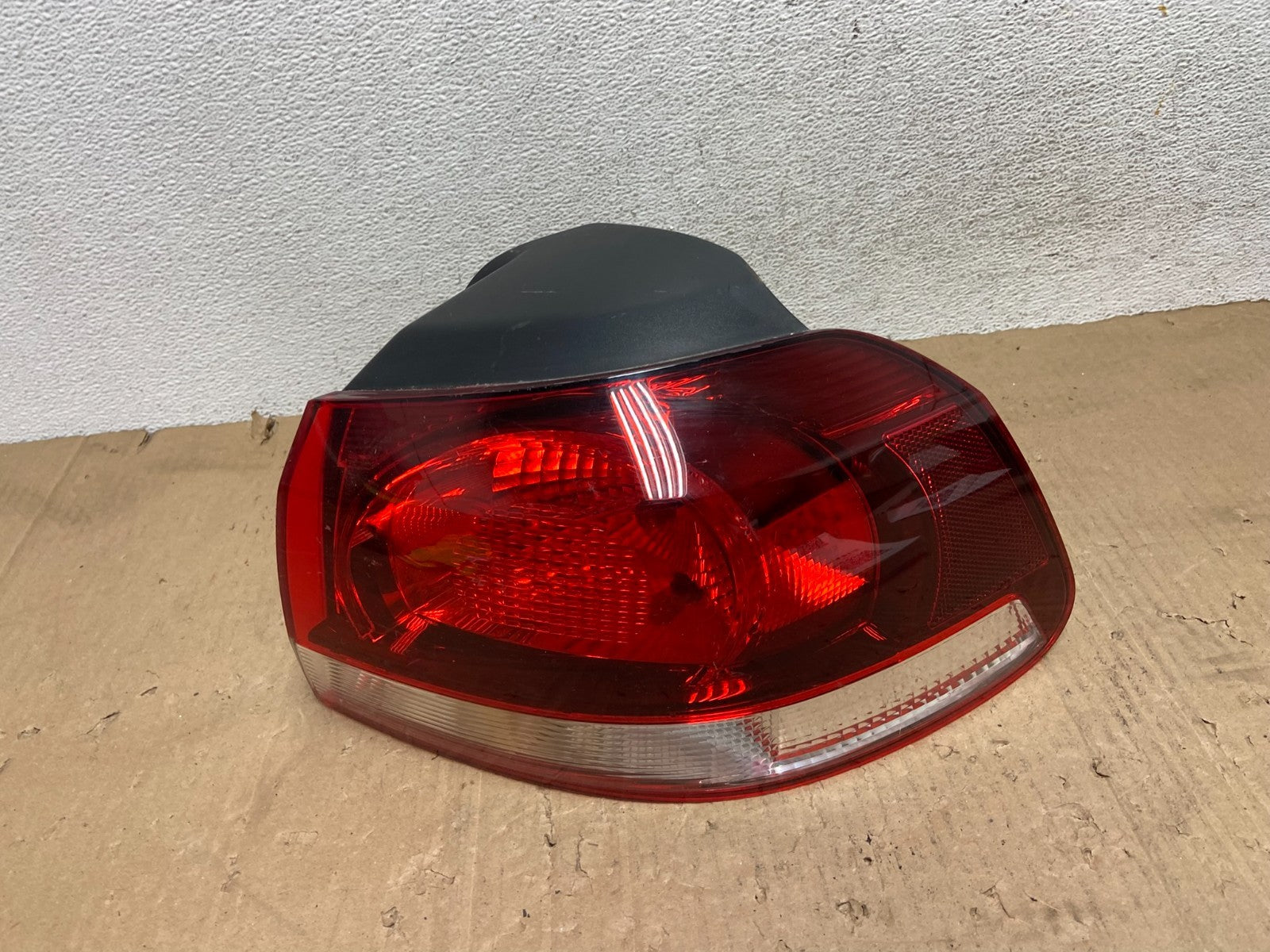 2010 to 2014 Volkswagen Golf & GTI Hatchback Right Side Tail Light AE9326 LK0