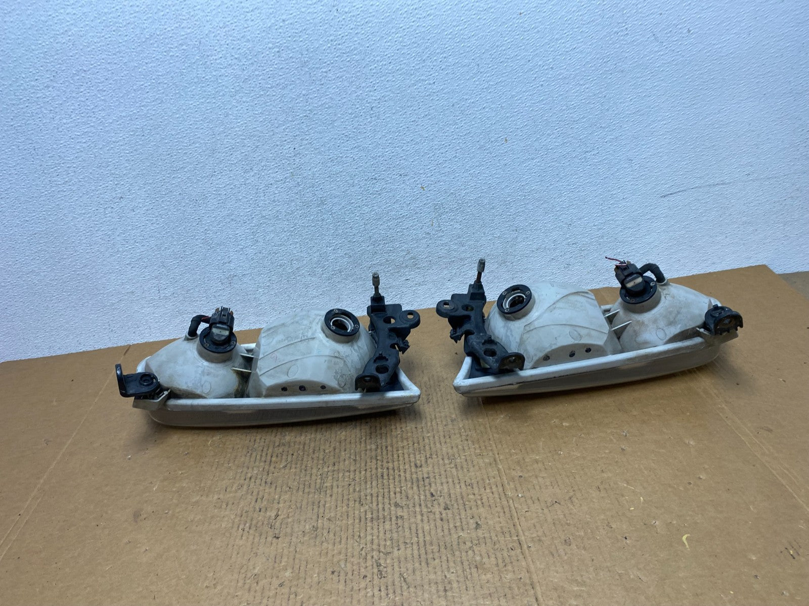 2000 to 2001 Toyota Camry Front Left+Right Side Headlights AE0610 DW5