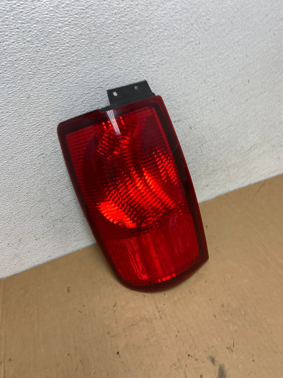 1998 to 2002 Lincoln Navigator Left Driver LH Side Tail Light AD2721 LK2