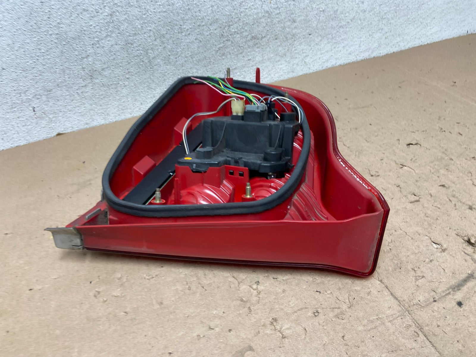 2004 - 2006 Volvo S80 Right Passenger RH Side Tail Light AG5687 LK6