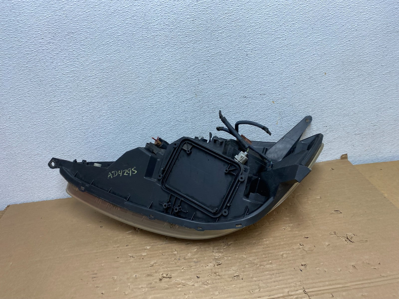 2004-2005 Toyota Sienna Right Passenger Halogen Headlight AD4295 DW7