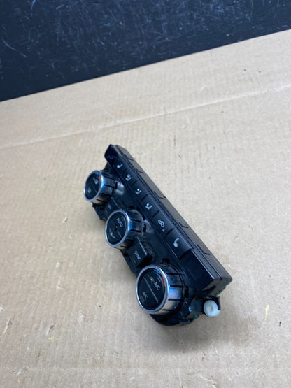 2019 - 2021 Volkswagen Passat Center Climate Control Panel AC Heater AC6179 DG2