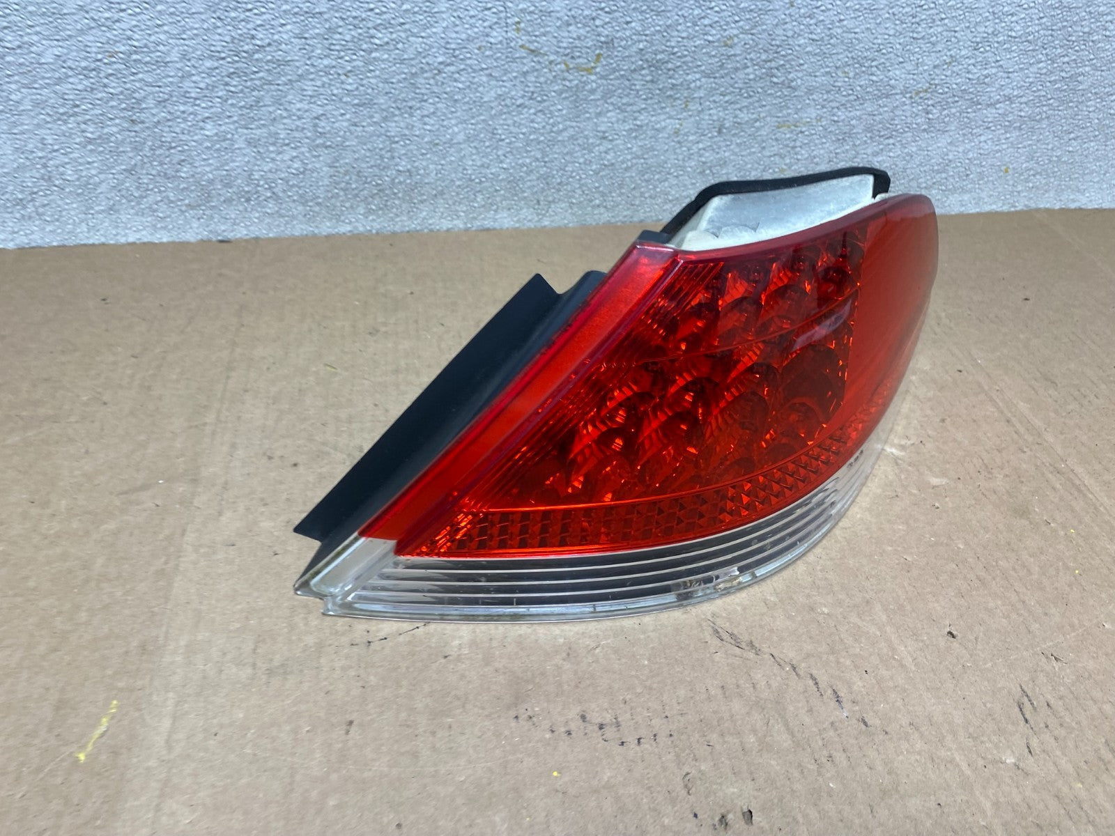2002 to 2005 BMW 7-Series 745i 760i Right Passenger RH Side Tail Light Oem W85172