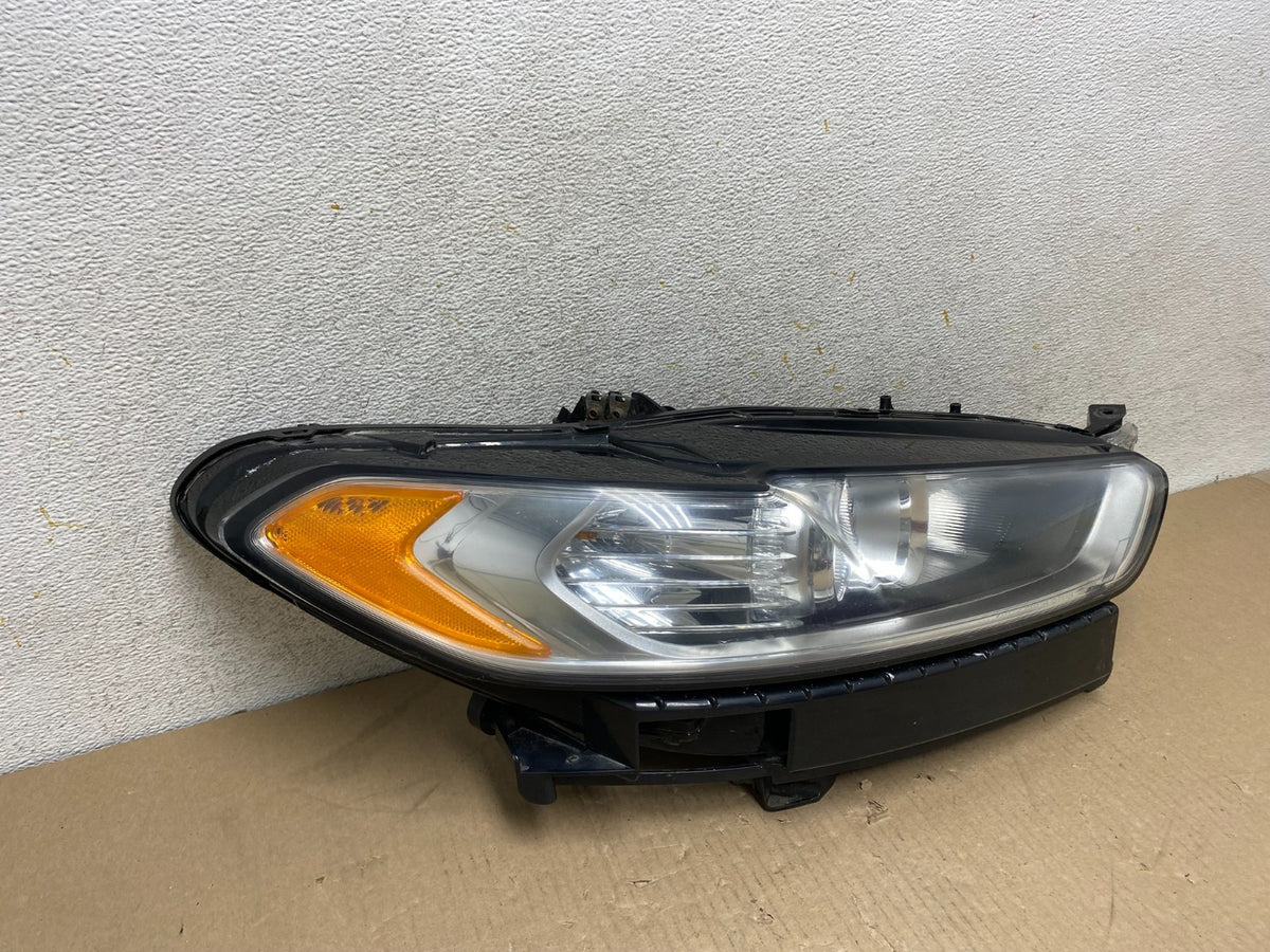 2013 to 2016 Ford Fusion Right Passenger Rh Side Headlight AH6784 DW1