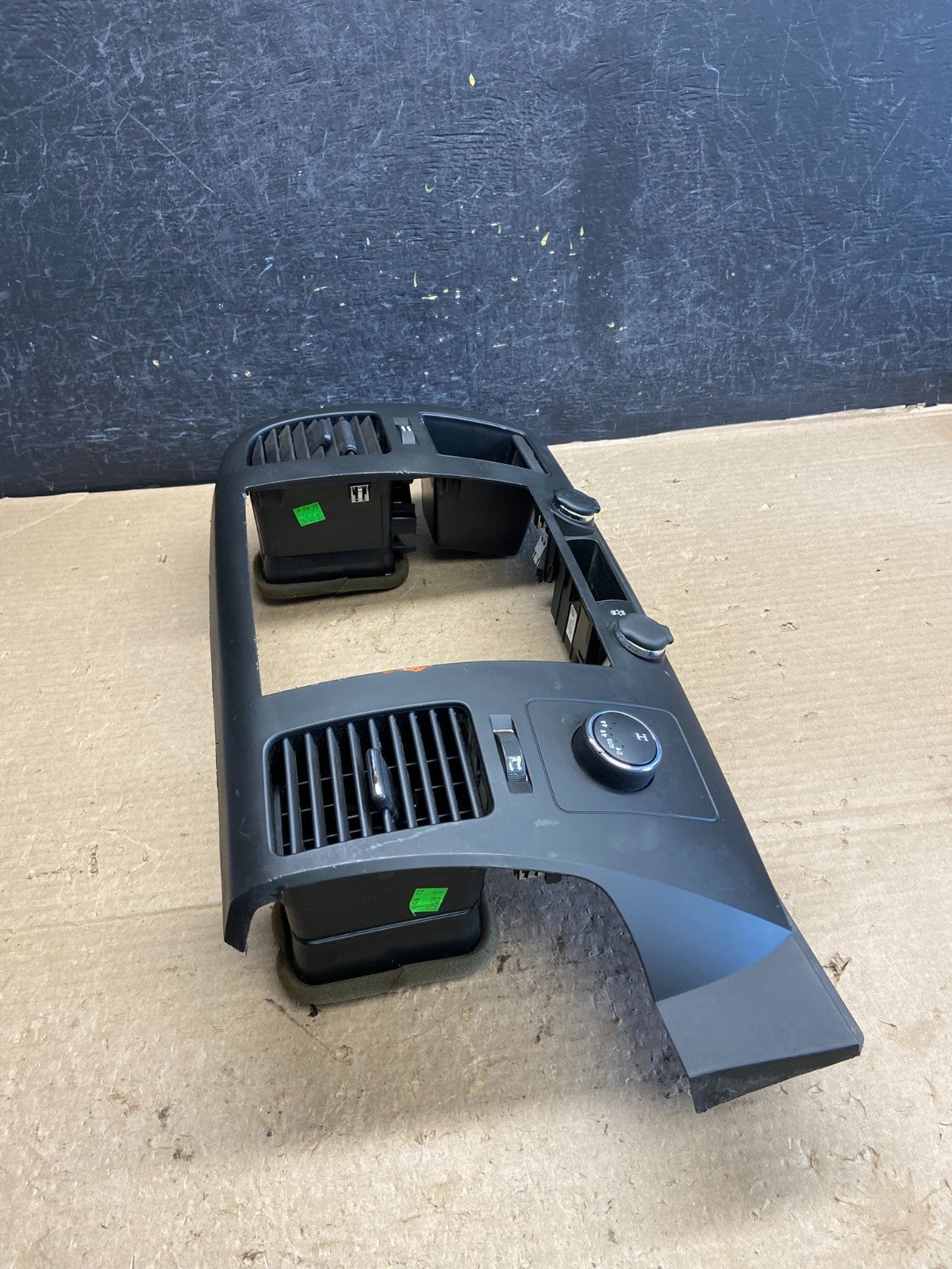 2007 to 2014 Silverado Sierra Center Dasboard Air Vent AH3975 DG1