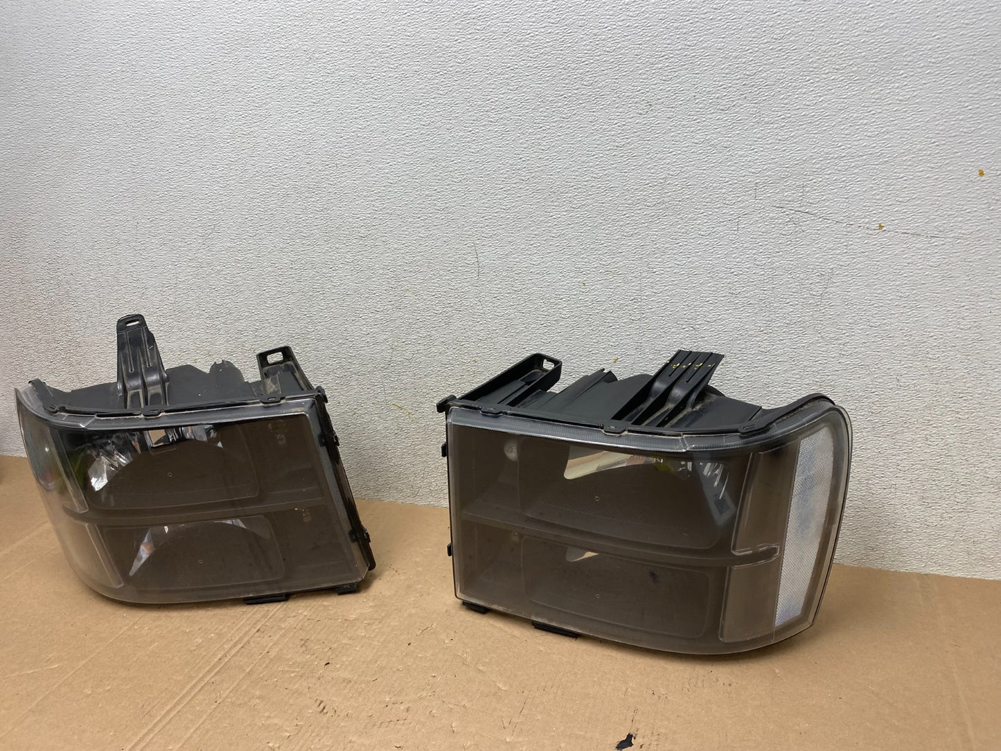 2007 - 2014 GMC Sierra Left+Right Side Black Halogen Headlights Q1572 DW1