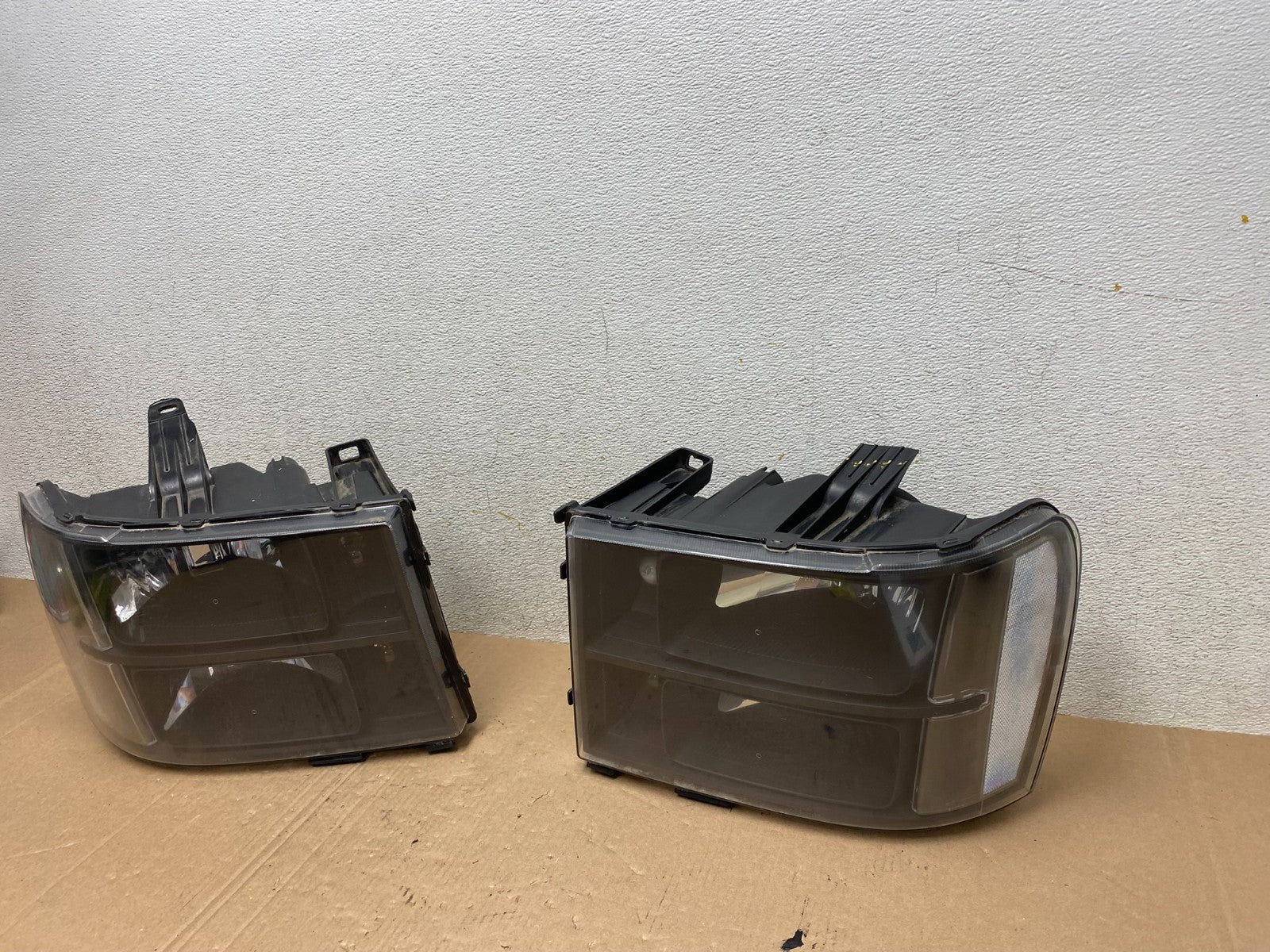 2007 - 2014 GMC Sierra Left+Right Side Black Halogen Headlights Q1572 DW1
