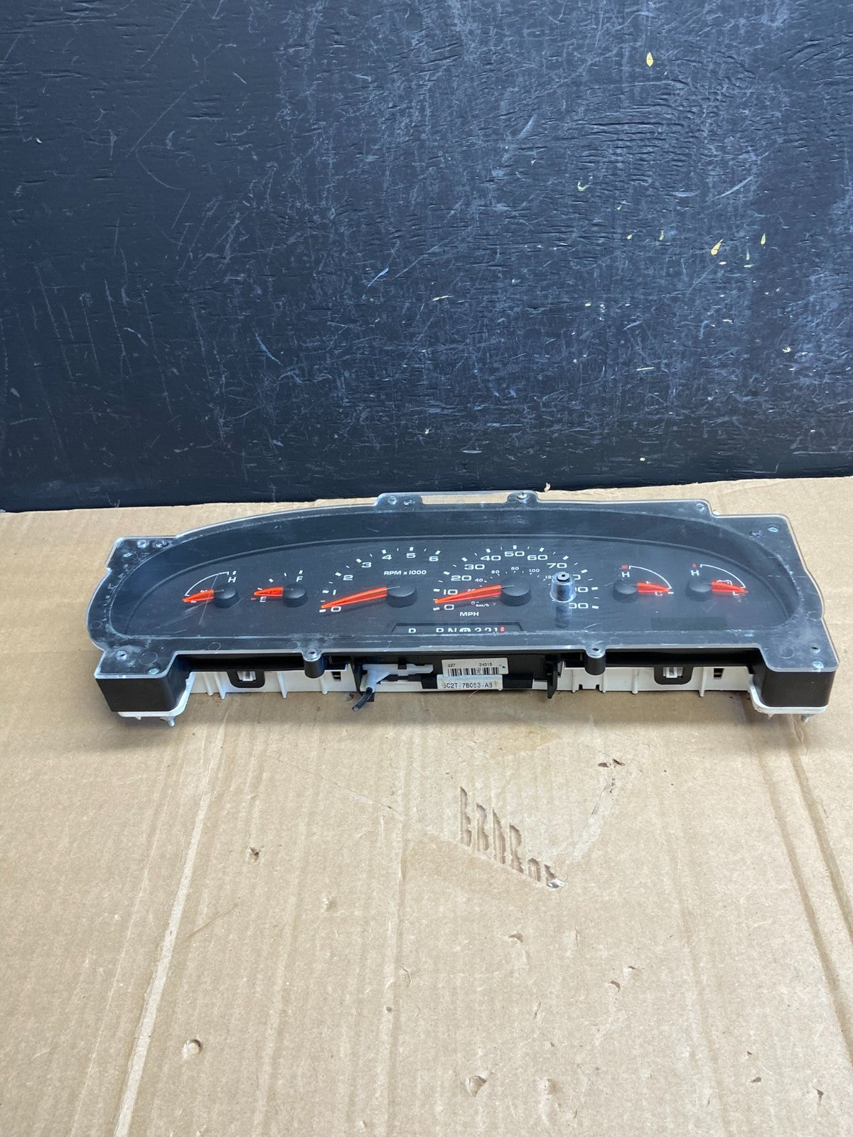 2004 to 2007 Ford E150 E250 E350 Gauge Speedometer Cluster ad7076 DG4