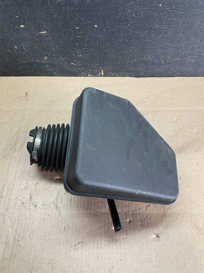 2007 to 2010 Lincoln MKX 3.7L Air Cleaner Box Resonator OEM M8906 DG1