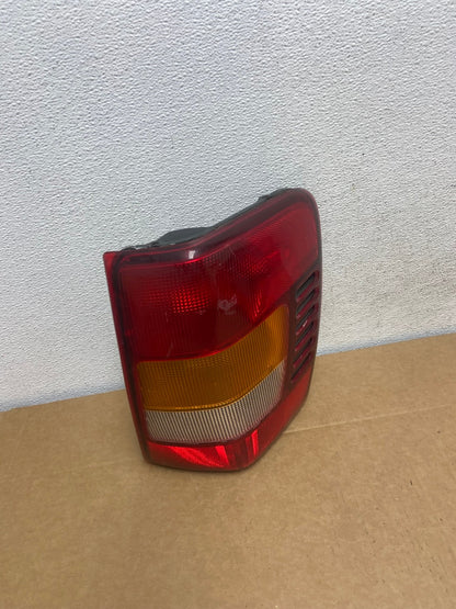 1999-2004 Jeep Grand Cherokee WJ Right Passenger Rh Tail Light AD5330 LK2