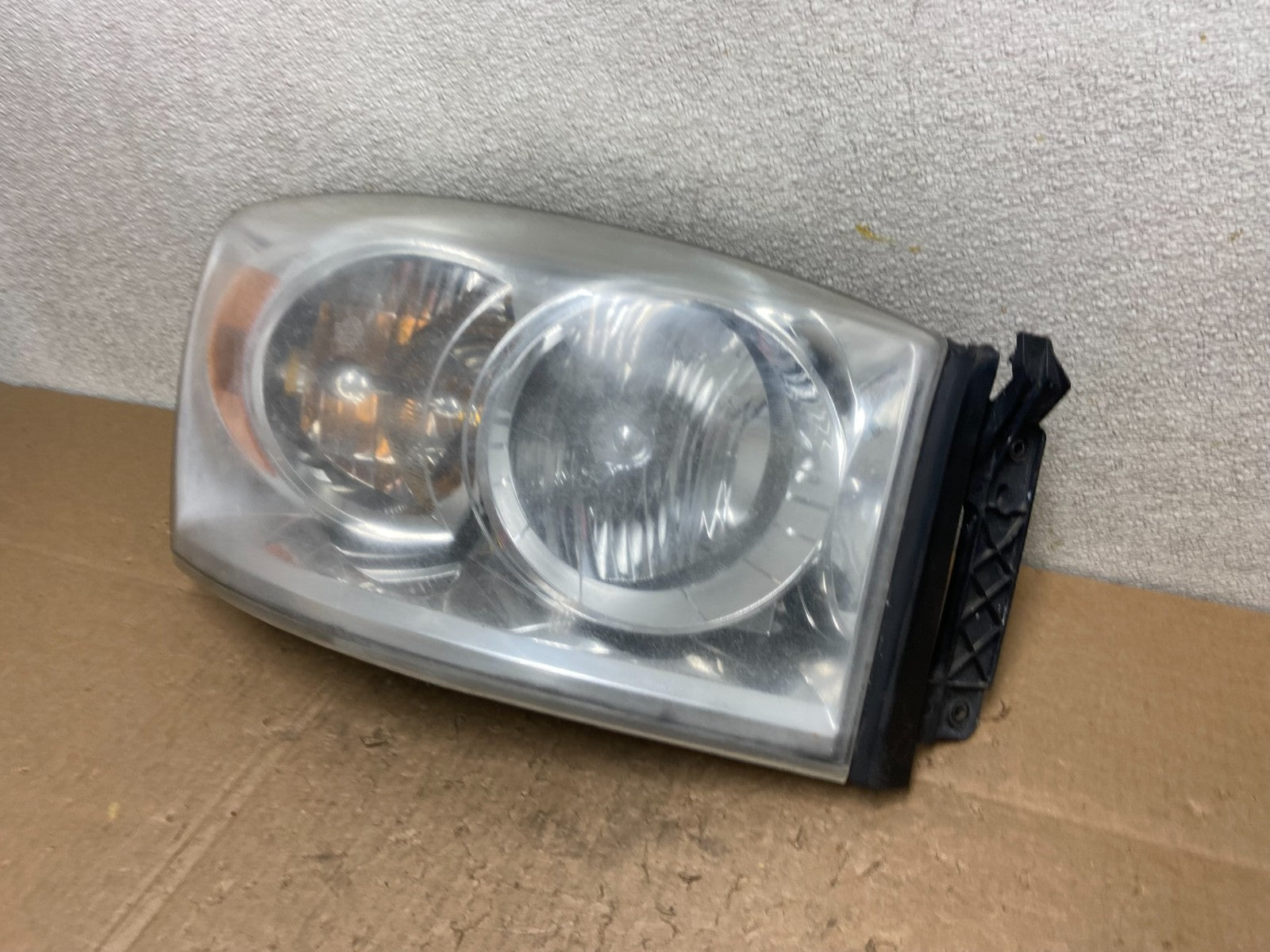 2006 to 2008 Dodge Ram 2500 Right Passenger Halogen Headlight OEM Y9157 DW1