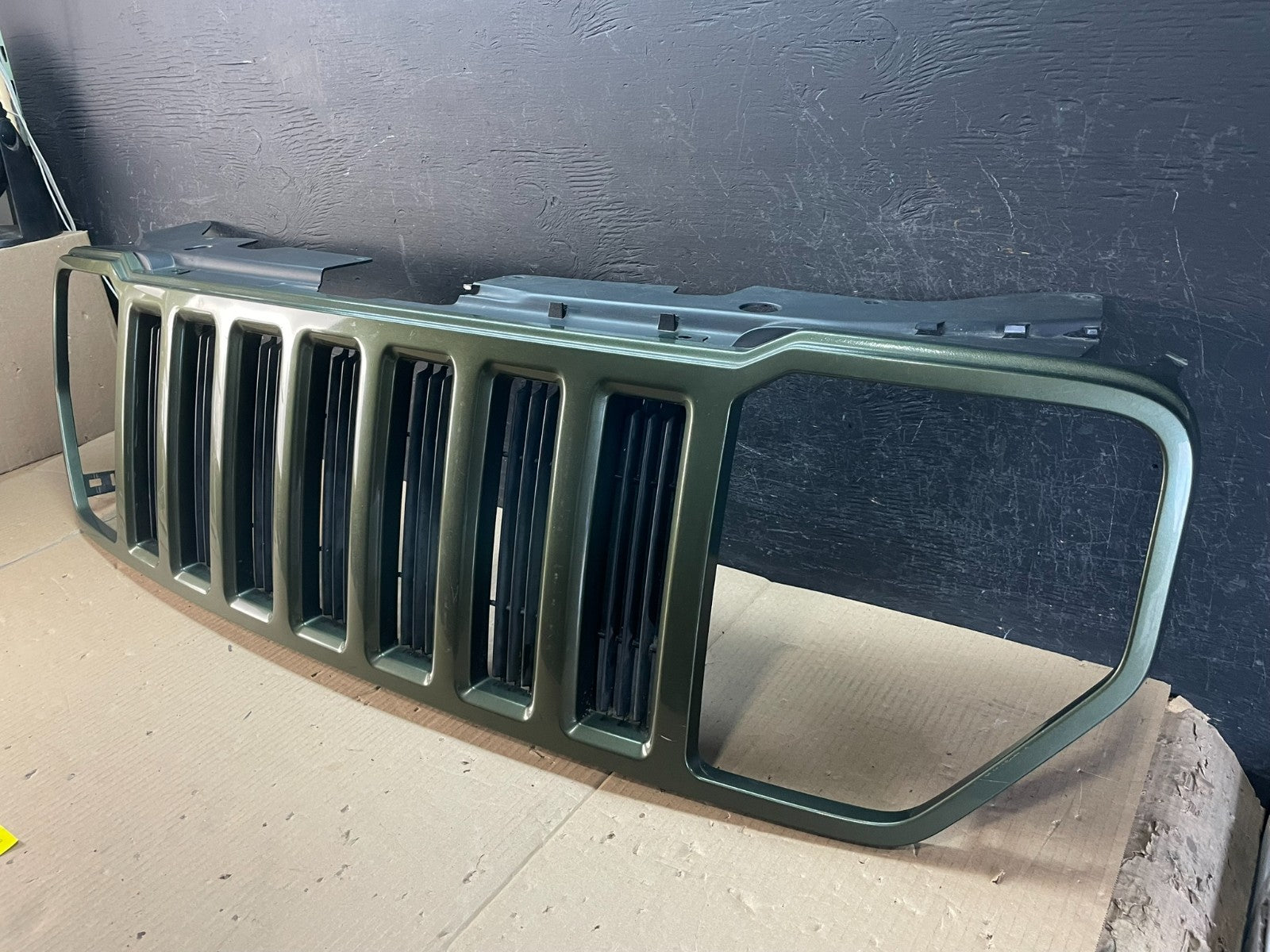2008 2009 2010 2011 2012 Jeep Liberty Front Upper Grill Grille AE3619 DG1