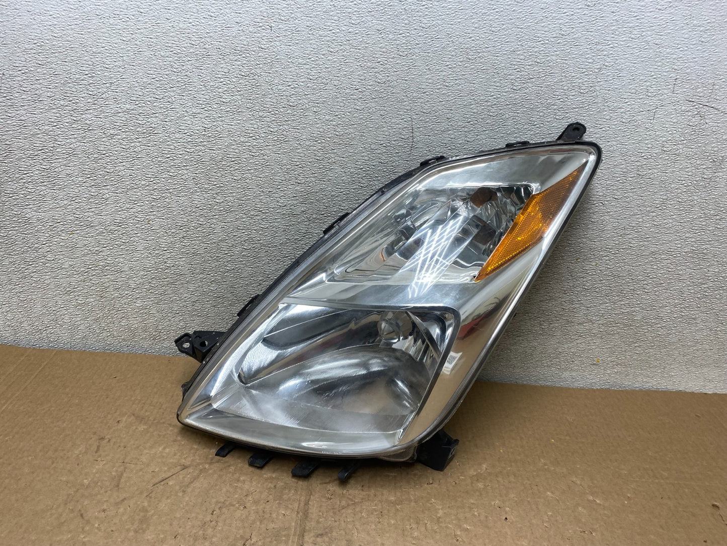 2004 - 2005 Toyota Prius Left Driver Lh Halogen Headlight V3002 DW0