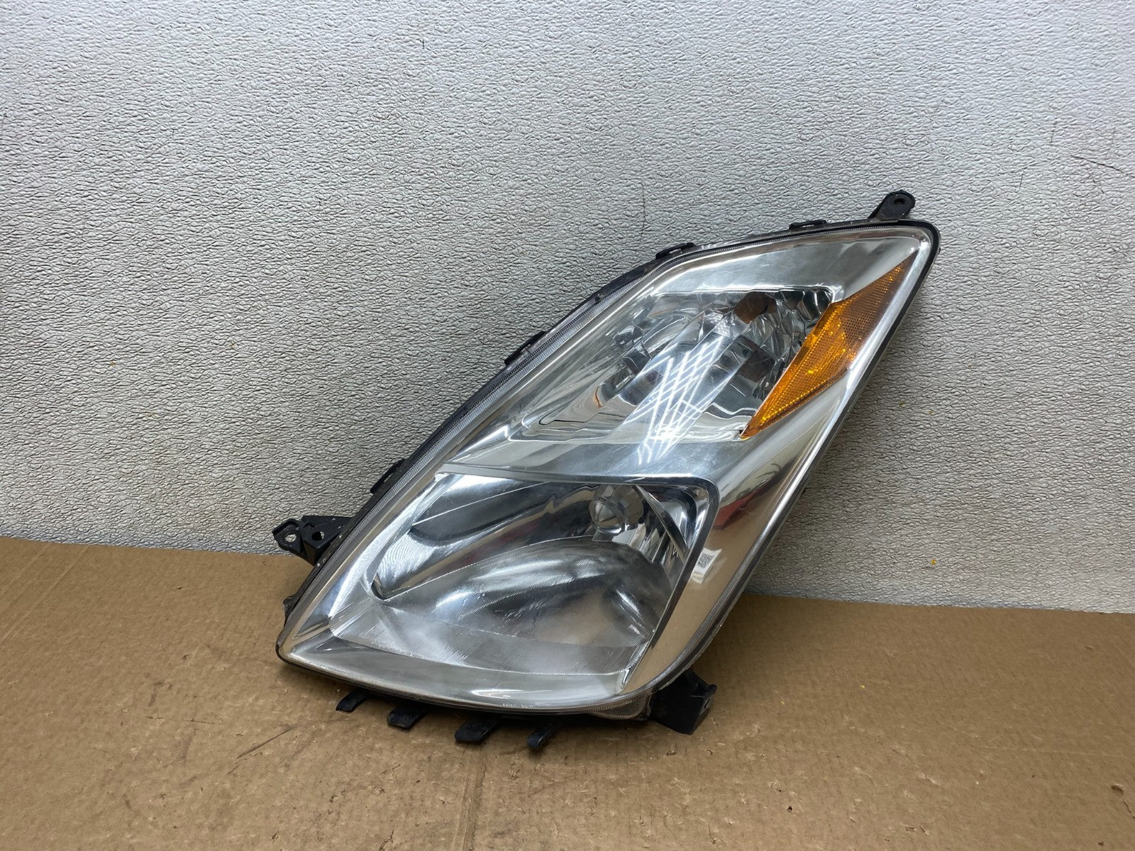 2004 - 2005 Toyota Prius Left Driver Lh Halogen Headlight V3002 DW0