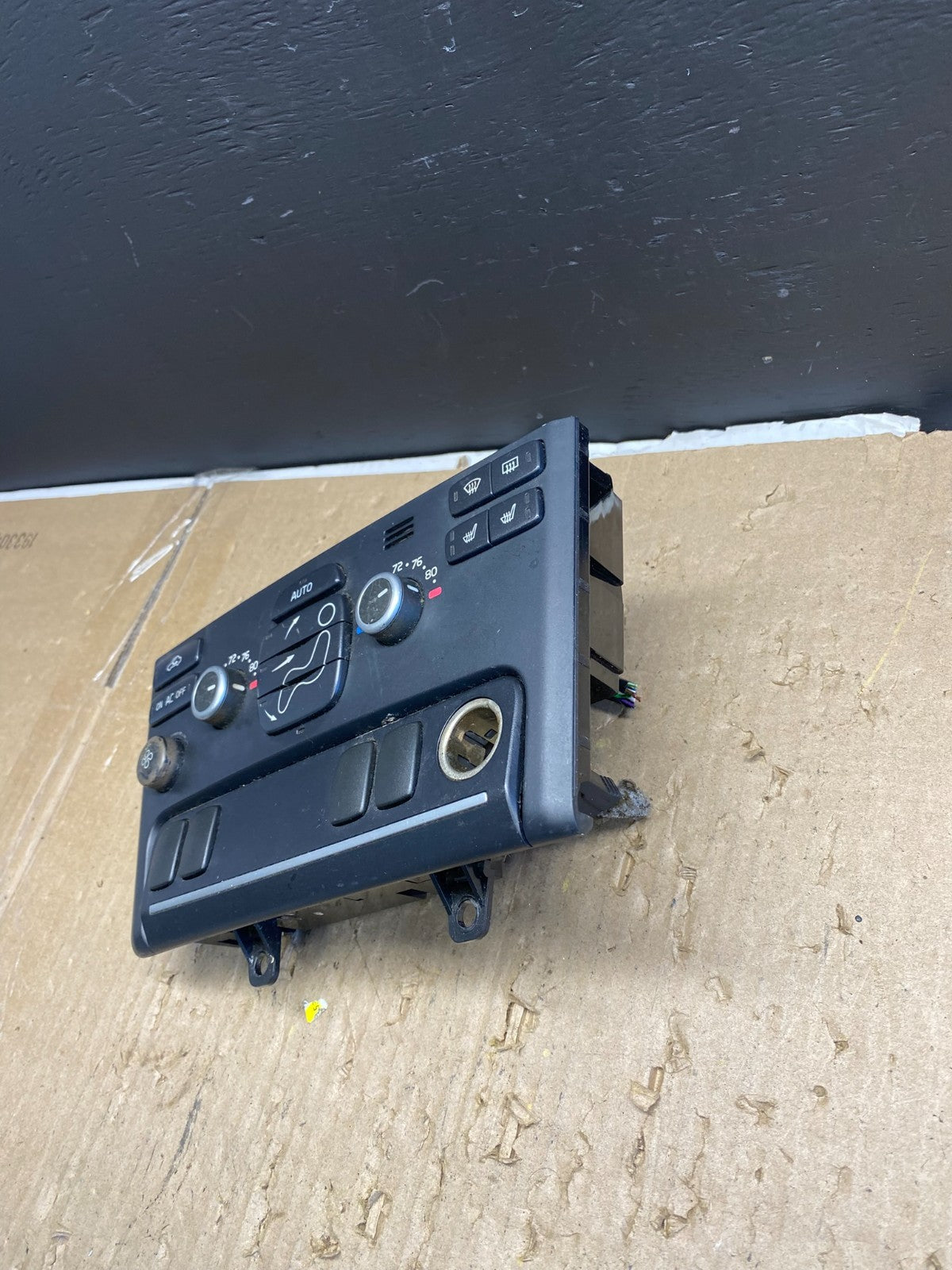 2003-2013 Volvo XC90 Center A/C Climate Control Radio Panel Bezel AB56801