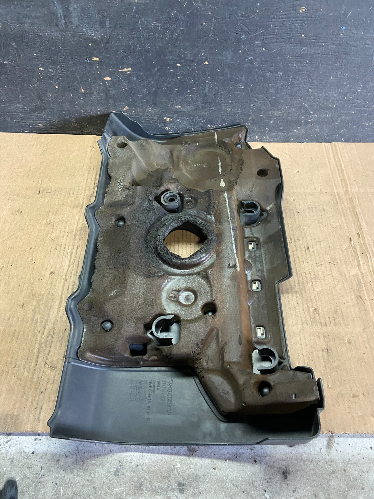 2007 to 2014 Volvo XC90 OEM 3.2L Upper Top Engine Motor Dust Cover Oem p8471 DG6