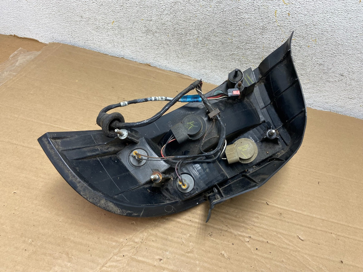 2004 2005 Mercury Sable Left Driver Side Tail Light AH2228 DG4