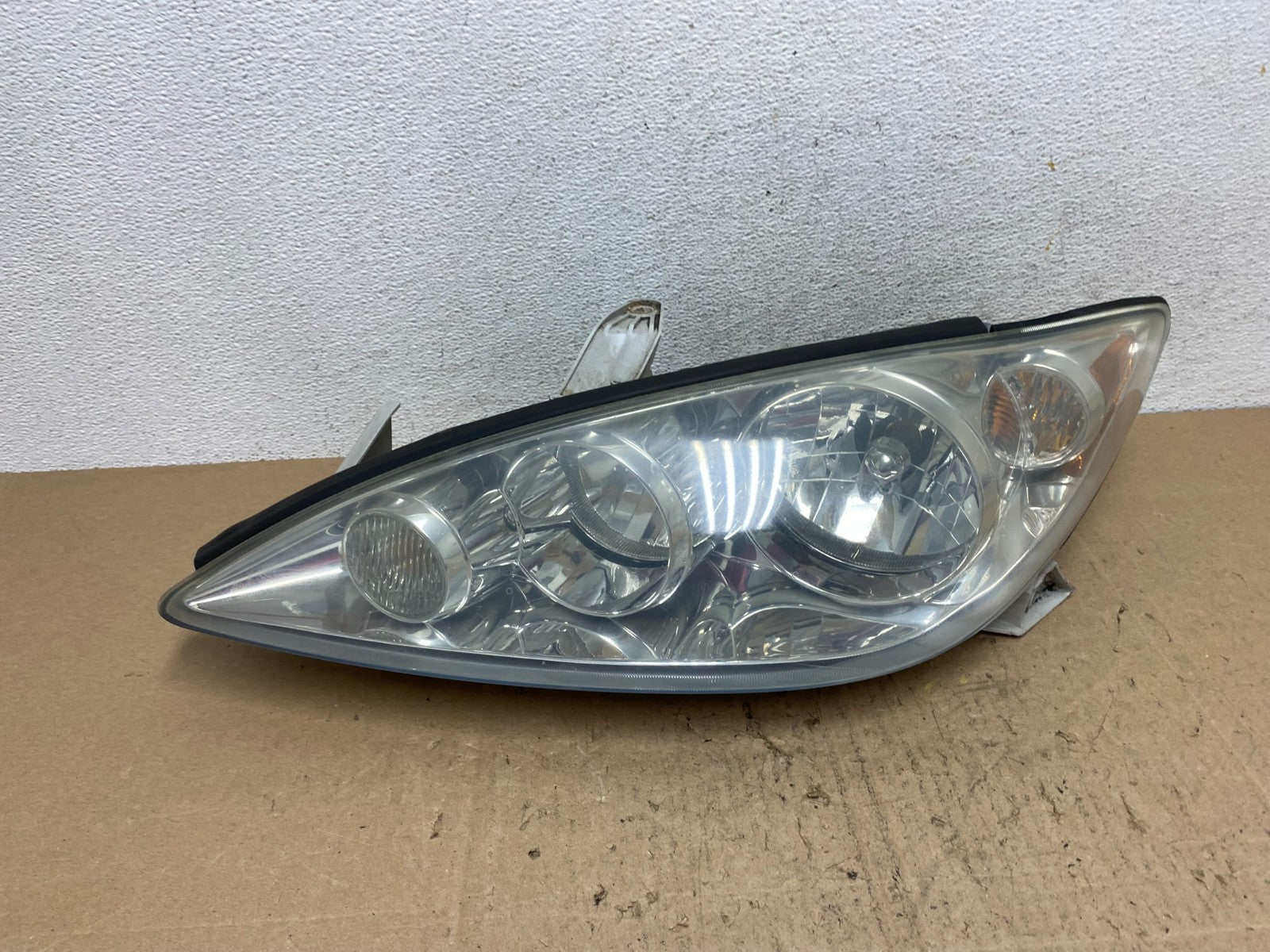 2005 to 2006 Toyota Camry Left Driver LH Halogen Headlight AE6605 DW0