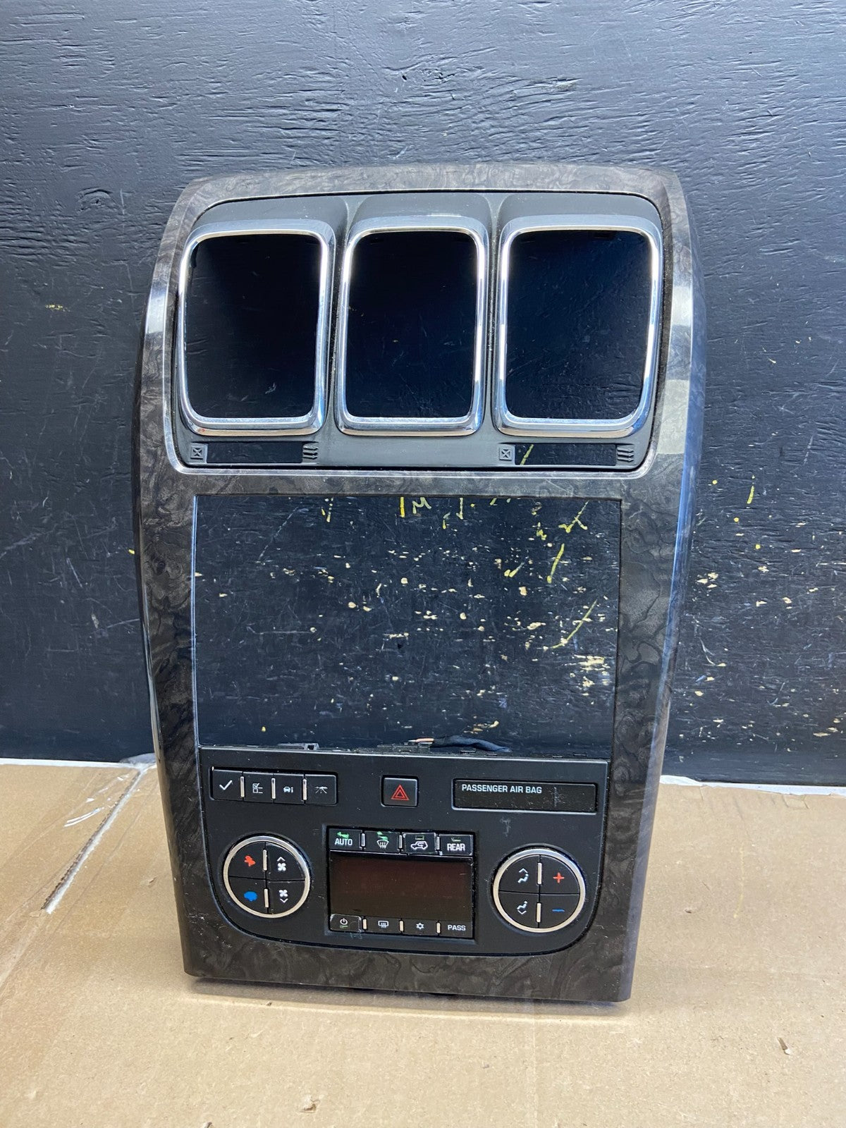 2007 - 2012 GMC Acadia A/C Heater Climate Control Radio Panel Bezel OE AB1897 DG0