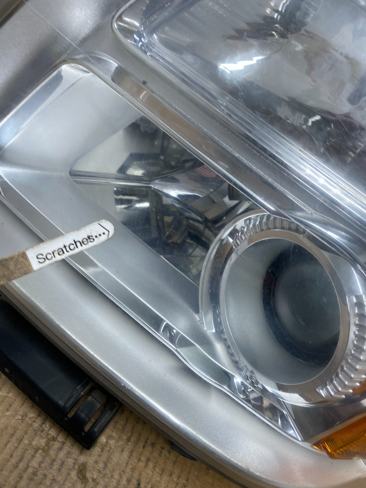 2010 to 2015 GMC Terrain Halogen Left Driver Lh Side Headlight AE1177 DW3