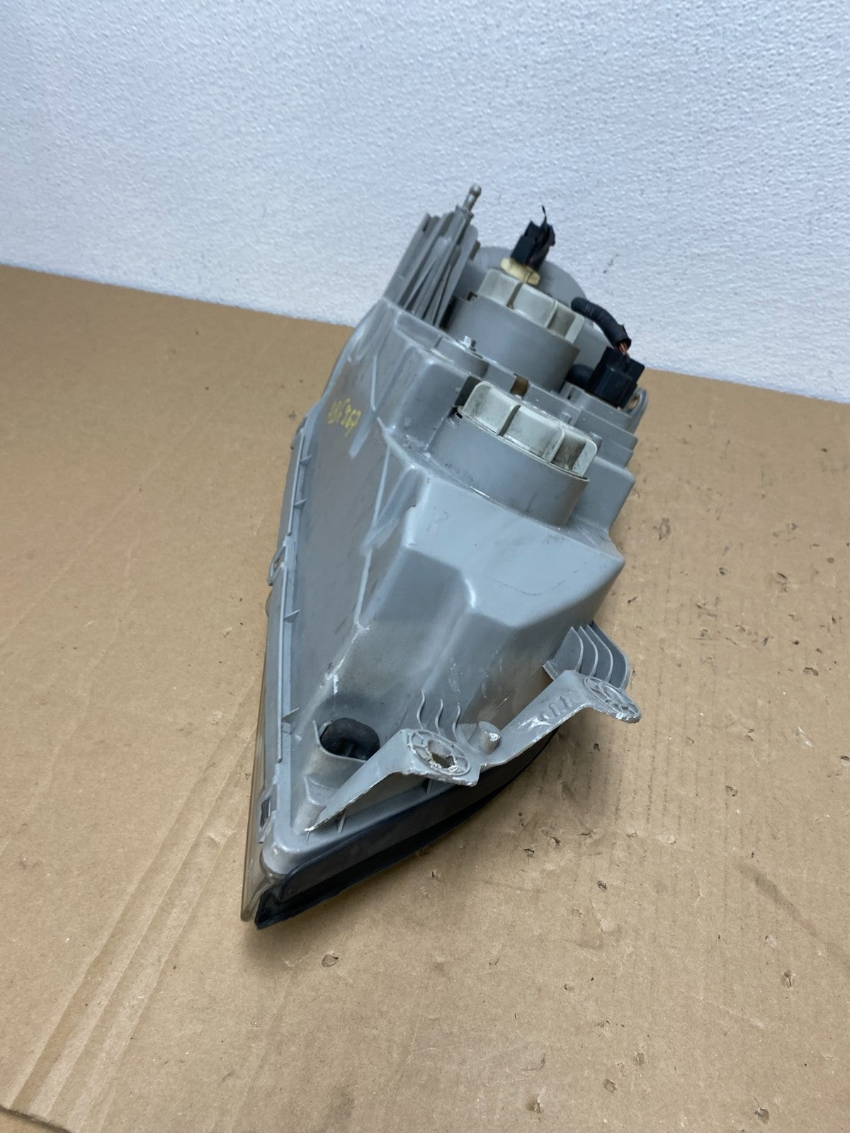 2002 to 2005 Kia Sedona Left Driver LH Side Headlight Oem AB6867 DW8