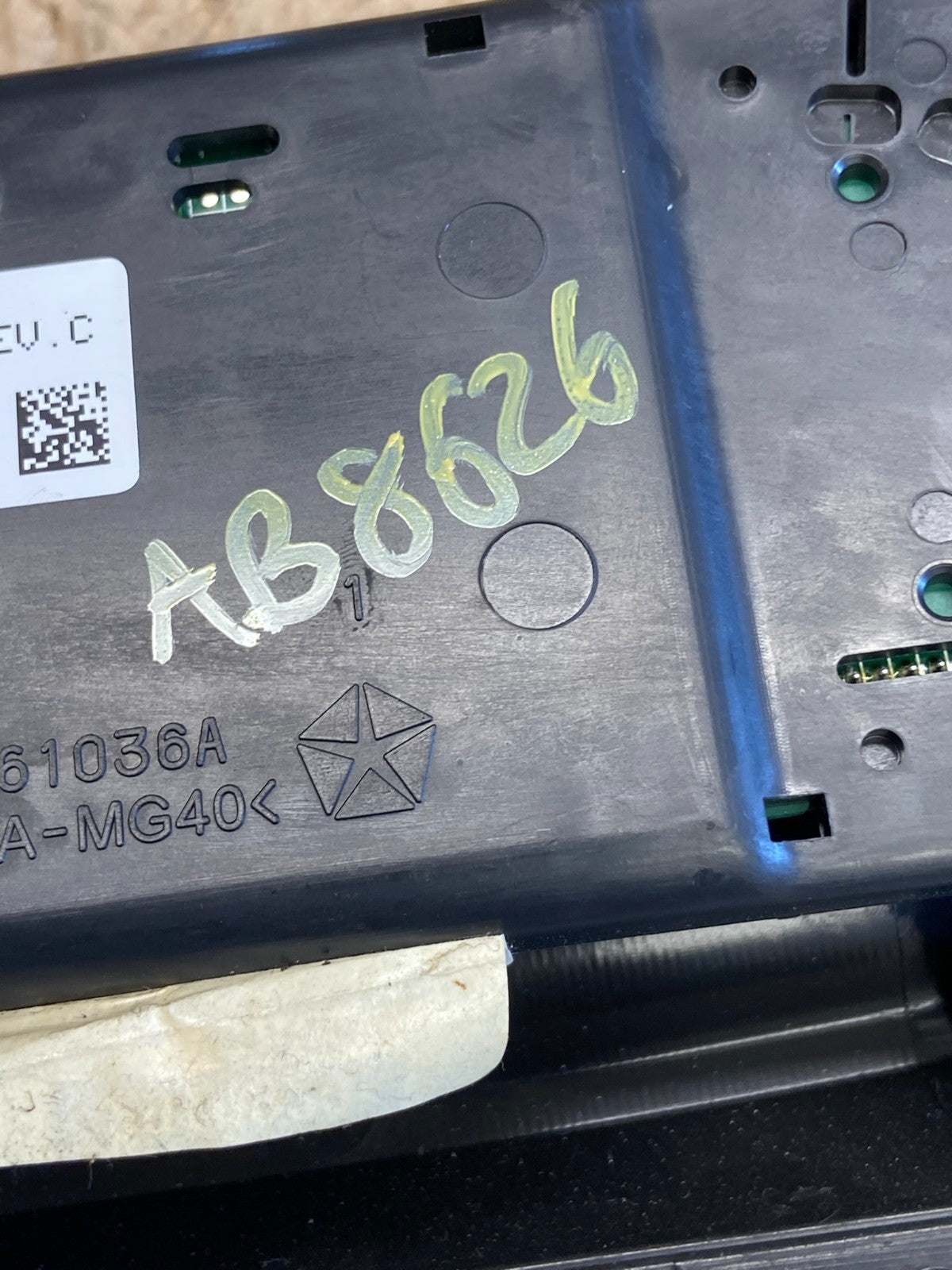 2011 to 2017 Jeep Compass Dash Climate Temperature Control Radio Bezel ab8626 DG8