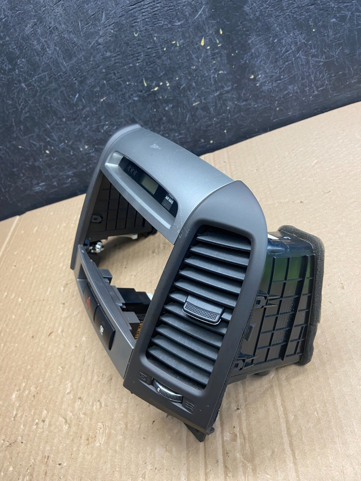 2007 to 2009 Hyundai Santa Fe Center Dashboard Radio Bezel Trim AF6322 DG4