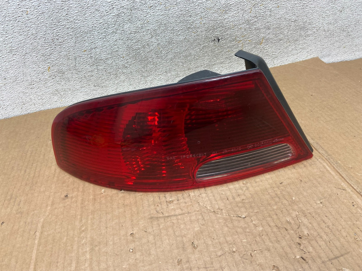 2001-2006 Dodge Stratus Left Driver LH Side Tail Light AI4574 DW0