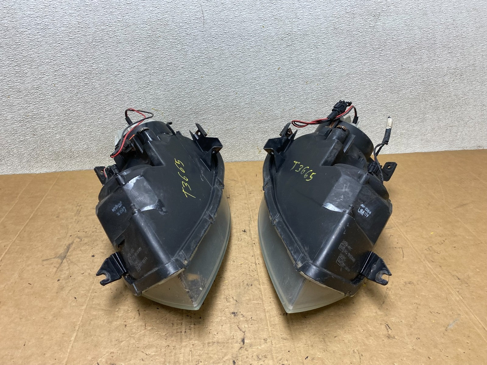 2005 to 2006 Nissan Altima Left+Right Set Halogen Headlights T3665 DW11
